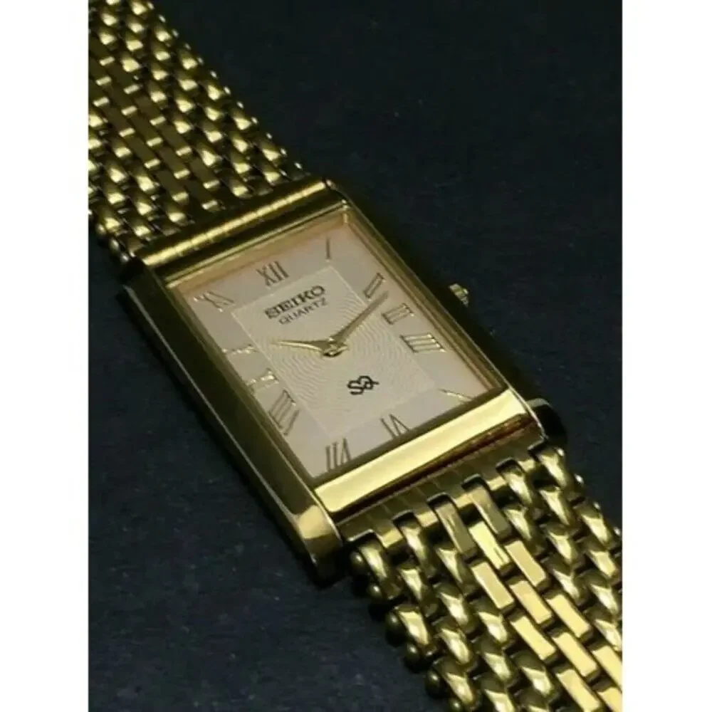 Vintage Style Seiko Quartz Mens Gold Watch & White accents W/ Metal Strap